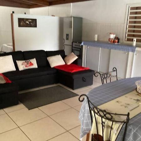 Appartement Dans Propriete Reposante Saint-Benoît المظهر الخارجي الصورة